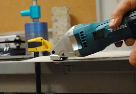 Шлицевые ножницы по металлу Makita JS 1601 купить в Тюмени