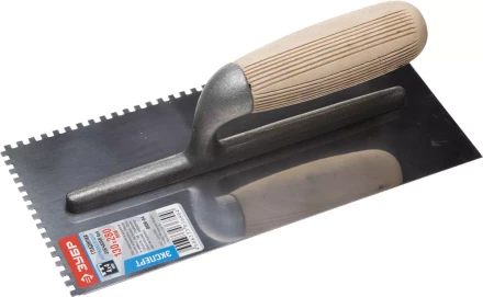 Гладилка нержавеющая ЗУБР &quot;ПРОФЕССИОНАЛ&quot; с деревянной ручкой, зубчатая, 4х4мм, 130х280мм 0806-04_z01 купить в Тюмени
