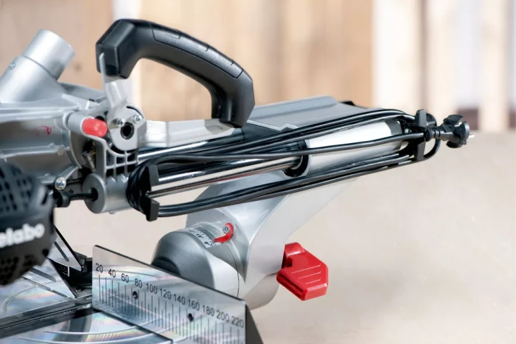 Пила торцовочная KGS 216 M 619260000 METABO купить в Тюмени
