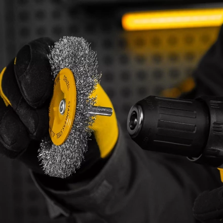 Щетка для дрели Denzel 100 мм, плоская, со шпилькой, нержавеющая витая проволока, 744793 купить в Тюмени