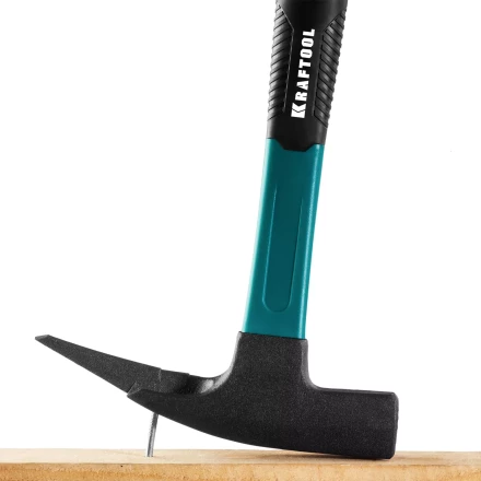 Молоток кровельщика с фиберглассовой рукояткой 20182 купить в Тюмени