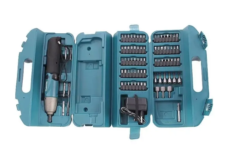 Отвертка Makita 6723DW с набором бит в кейсе купить в Тюмени
