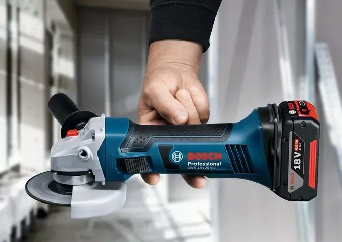 Шлифмашина УШМ BOSCH GWS 18-125 V-Li купить в Тюмени