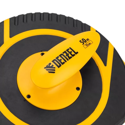 Рулетка геодезическая 50 м х 15 мм  Denzel 31292, закрытый корпус, фиберглассовая лента купить в Тюмени