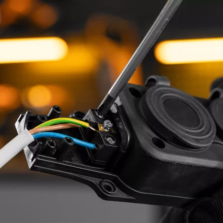 Шнур сетевой Denzel Energy Series, ПВС, 1,5 м, 3 x 1 мм, с неразборной вилкой, белый, 3 м, 37662 купить в Тюмени