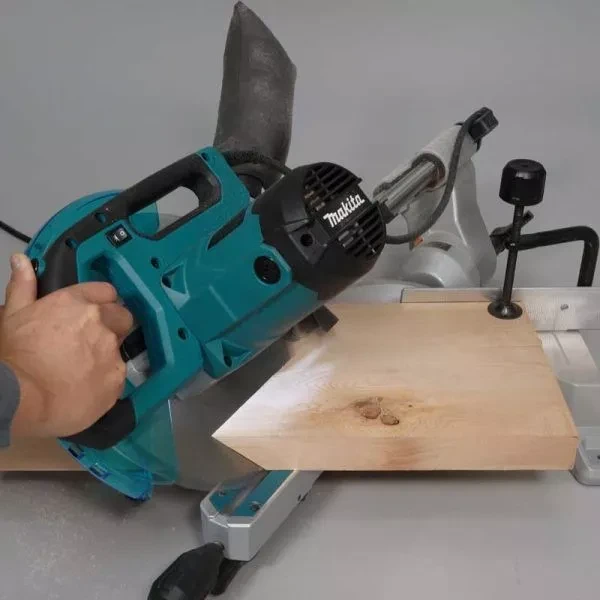 Торцовочная пила с протяжкой 1450Вт 260мм Makita LS1110F купить в Тюмени