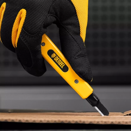 Нож Denzel, 9 мм, сменное лезвие, SK4, алюминиевый корпус, торцевой зажим, 78901 купить в Тюмени