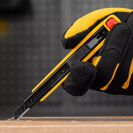 Нож Denzel, 9 мм, сменное лезвие, SK4, алюминиевый корпус, торцевой зажим, 78901 купить в Тюмени