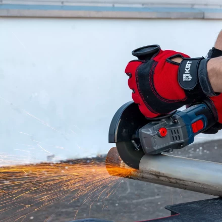 Угловая шлифмашина аккумуляторная бесщеточная КВТ GB-20-125 с оснасткой до 125 мм (102595) купить в Тюмени