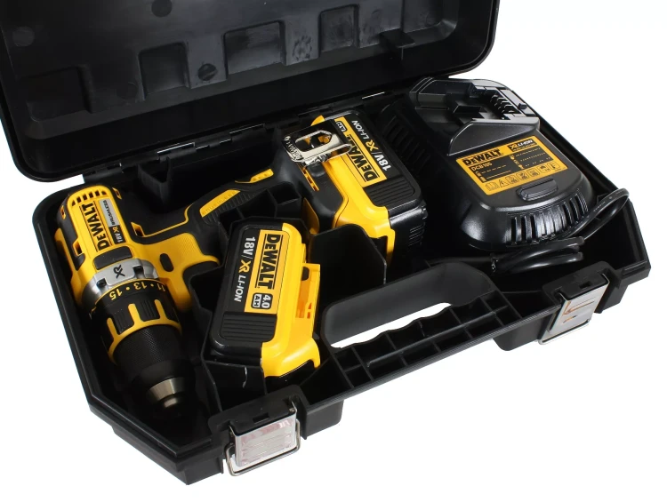 Аккумуляторная дрель шуруповерт DeWalt DСD 790 P2 купить в Тюмени