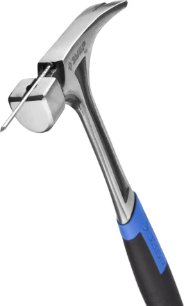 Молоток-гвоздодер ЗУБР &quot;ПРОФЕССИОНАЛ&quot; цельнокованый с магнитом и двухкомпонентной рукояткой, 580г 20258-580 купить в Тюмени