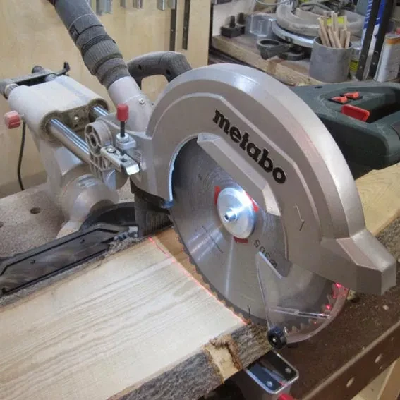 Пила торцовая Metabo KGS 305 M купить в Тюмени