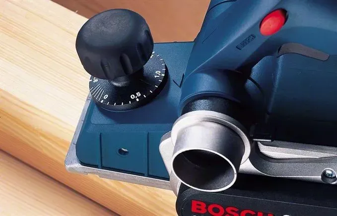 Электрорубанок BOSCH GHO 26-82 D купить в Тюмени