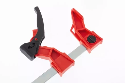 Струбцина реечная быстрозажимная усиленная пластиковый корпус рычажно-храповой механизм 250 х 100 х 401 мм штанга 5 х 22 мм Matrix 20727 купить в Тюмени