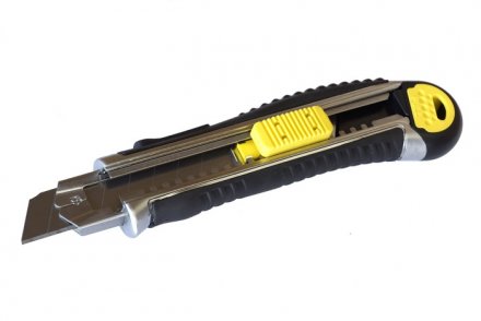 Нож со сменным лезвием 18 мм металлический корпус Энкор 9671 9671 купить в Тюмени