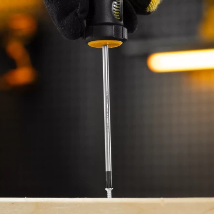 Отвертка, PH0х75 мм, S2, 3к рукоятка Denzel 121717 купить в Тюмени