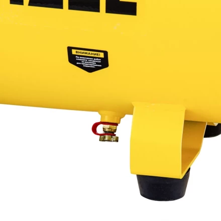 Компрессор воздушный прямой привод DC1700/50, 1.7 кВт, 50 литров, 260 л/мин Denzel 58164 купить в Тюмени