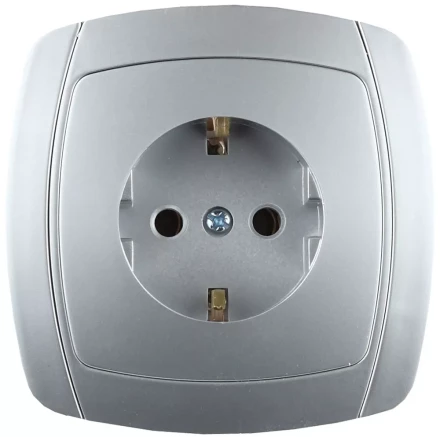 Розетка СВЕТОЗАР &quot;АКЦЕНТ&quot; одинарная в сборе, с заземлением, цвет серебристый металлик, 16А/~250В SV-54205-SM купить в Тюмени