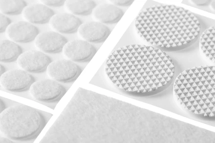 Набор STAYER &quot;COMFORT&quot;: Накладки самоклеящиеся на мебельные ножки, 125 шт, белые 40917-H125 купить в Тюмени