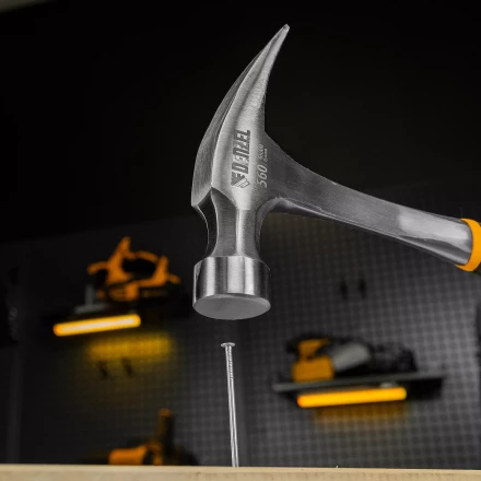 Молоток-гвоздодер 560 г Denzel 10424, цельнометаллический, двухкомпонентная рукоятка купить в Тюмени