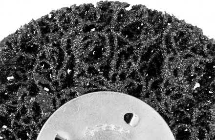 ЗУБР &quot;ПРОФЕССИОНАЛ&quot;. Щетка дисковая для дрели, нейлоновая проволока с абразивным покрытием, с открытой агрессивной структурой, 50мм 35162-050_z01 купить в Тюмени