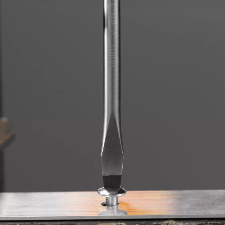 Отвертка Denzel, SL8x150 мм, S2, 3к рукоятка, 122007 купить в Тюмени