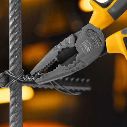 Плоскогубцы комбинированные 205 мм Denzel 17082, трехкомпонентные рукоятки купить в Тюмени