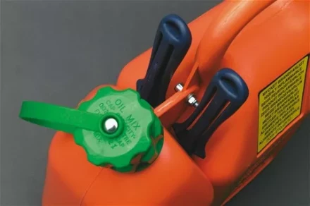 Канистра комбинированная 6 и 2.5 л купить в Тюмени