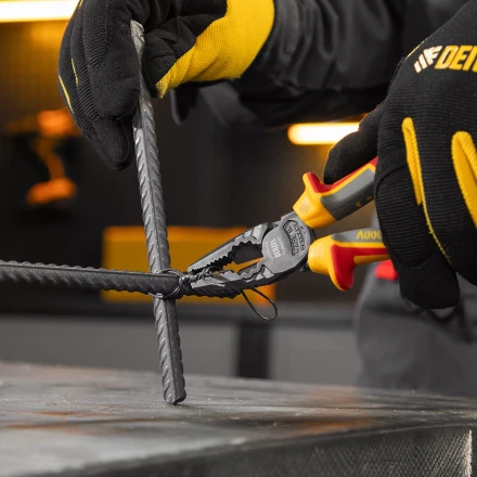 Плоскогубцы комбинированные Denzel 17086, диэлектрические трехкомпонентные рукоятки до 1000 В, 180 мм купить в Тюмени