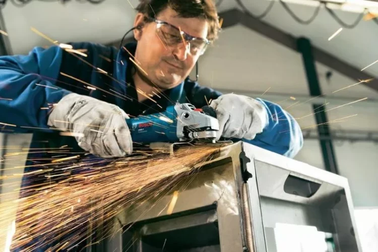 Углошлифовальная машина BOSCH GWS 7-115 Е (0.601.388.201) купить в Тюмени