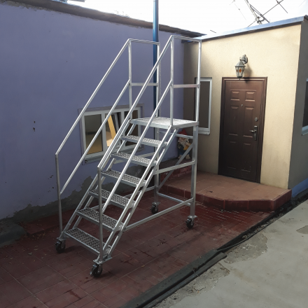 Лестница с площадкой УСЦ ЛСА-700 купить в Тюмени