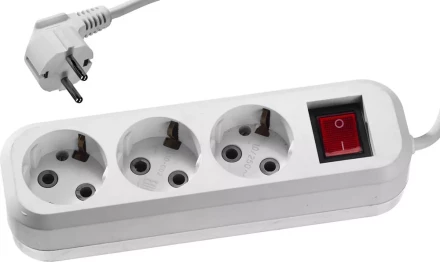 Удлинитель СИБИН электрический, ПВС сечение 0,75кв мм, 3 гнезда, макс мощн 2200Вт, 3м, заземление, выключатель 55036-3 купить в Тюмени