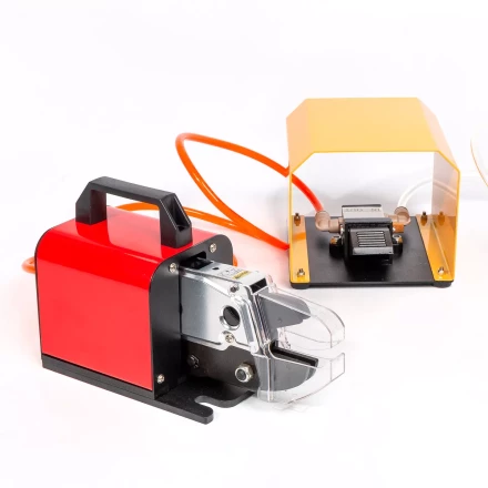 Пресс-клещи пневматические КВТ ПКП-01 для опрессовки наконечников и разъемов матрицами МПК (85396) купить в Тюмени