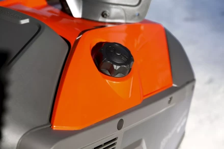 Бензиновый снегоуборщик Husqvarna ST 131 купить в Тюмени