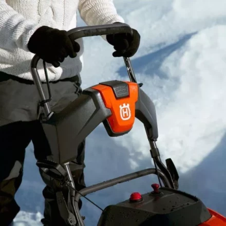 Бензиновый снегоуборщик Husqvarna ST 131 купить в Тюмени