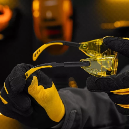 Очки защитные открытые Denzel 89202, поликарбонатные, увеличенная желтая линза, регулируемые дужки купить в Тюмени