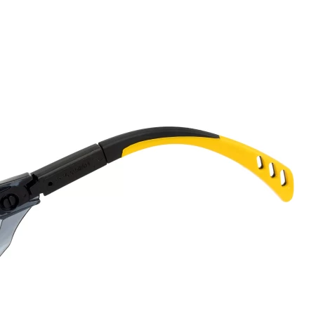 Очки защитные открытые Denzel 89203, поликарбонатные, увеличенная дымчатая линза, регулируемые дужки купить в Тюмени