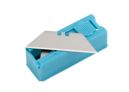 Лезвия 19 мм трапециевидные пластиковый пенал 12 шт GROSS 79376 купить в Тюмени