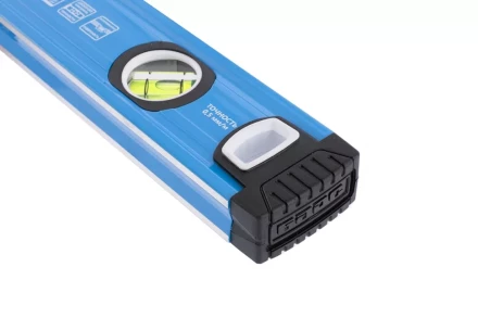 Уровень алюминиевый 600 мм профиль 1.6 мм фрезерованный ударопрочные заглушки 3 глазка БАРС 34422 купить в Тюмени