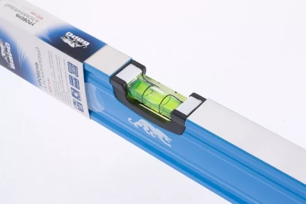 Уровень алюминиевый 600 мм профиль 1.6 мм фрезерованный ударопрочные заглушки 3 глазка БАРС 34422 купить в Тюмени